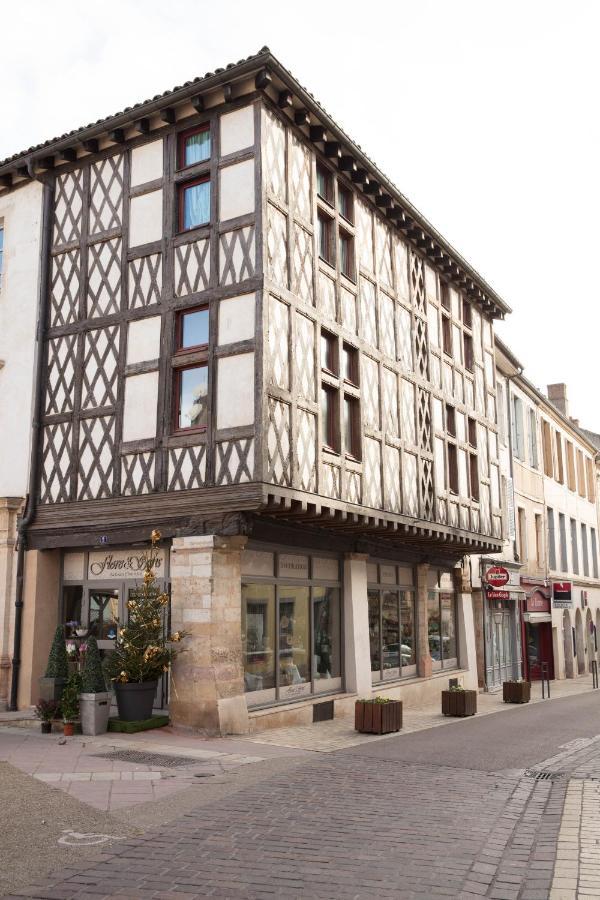 Appartement A-Mi-Chemin - Centre-Ville De Tournus Exterior photo