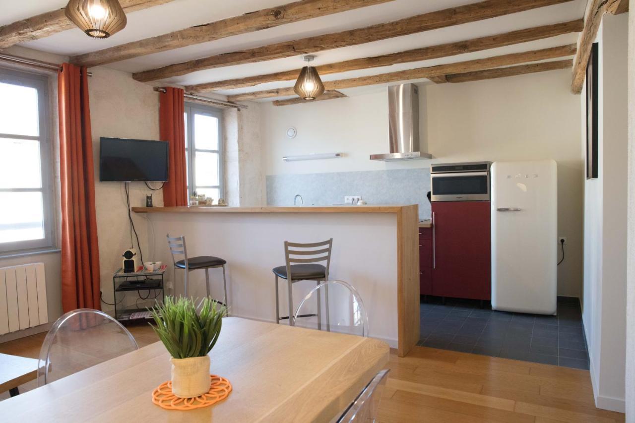 Appartement A-Mi-Chemin - Centre-Ville De Tournus Exterior photo